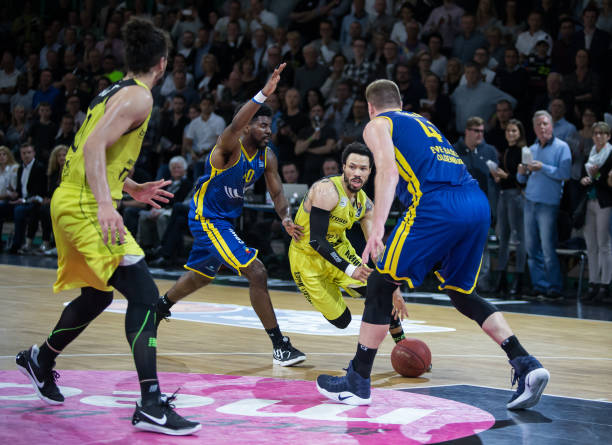 乏多样化的 乏多样化的