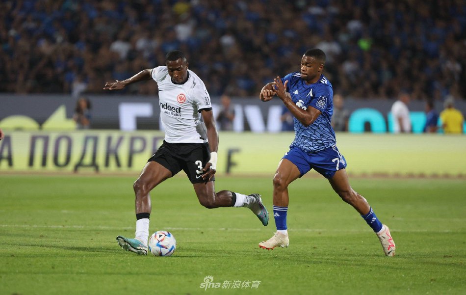 子足球倾斜 子足球倾斜